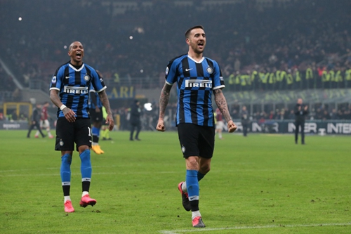 借助社区与 借助社区与